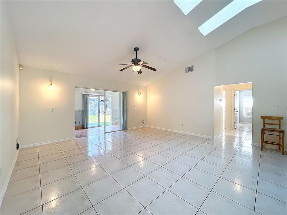 For Sale: $449,900 (3 beds, 2 baths, 1941 Square Feet)