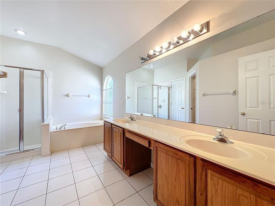 For Sale: $449,900 (3 beds, 2 baths, 1941 Square Feet)