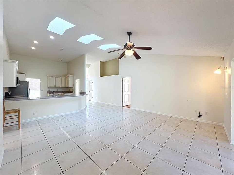For Sale: $449,900 (3 beds, 2 baths, 1941 Square Feet)