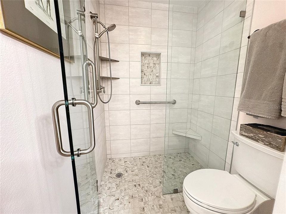 For Sale: $349,000 (2 beds, 2 baths, 1429 Square Feet)