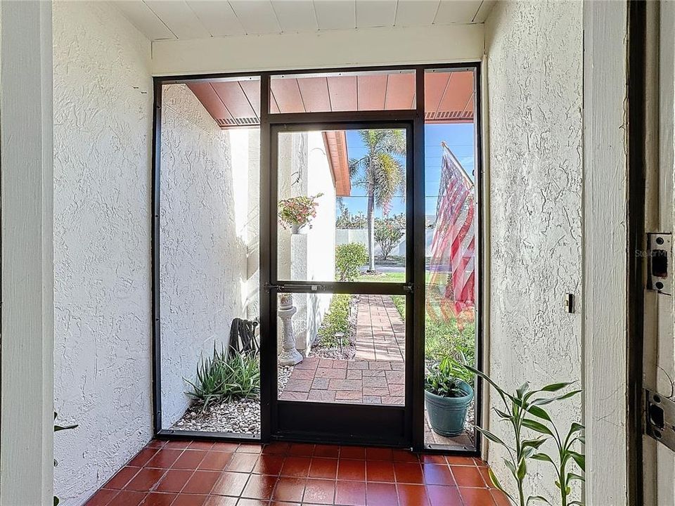 For Sale: $349,000 (2 beds, 2 baths, 1429 Square Feet)