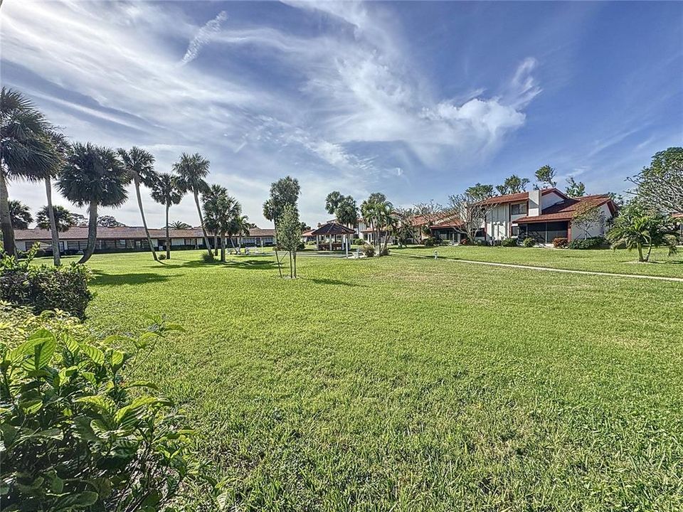 For Sale: $349,000 (2 beds, 2 baths, 1429 Square Feet)