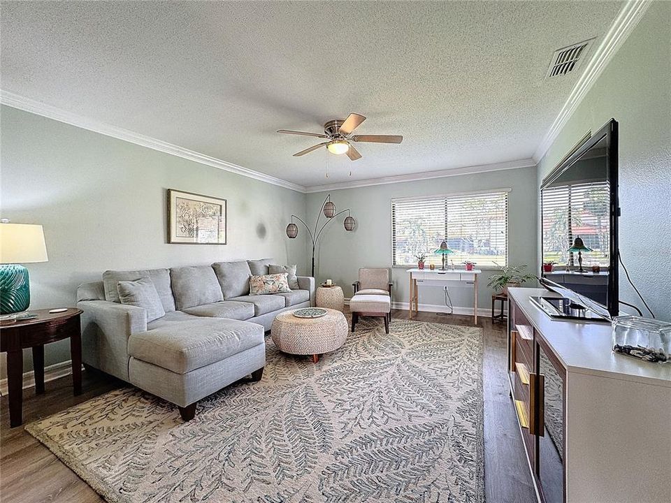 For Sale: $349,000 (2 beds, 2 baths, 1429 Square Feet)