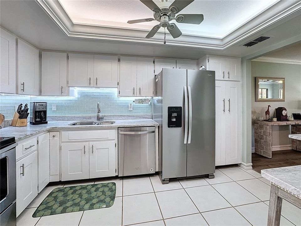 For Sale: $349,000 (2 beds, 2 baths, 1429 Square Feet)