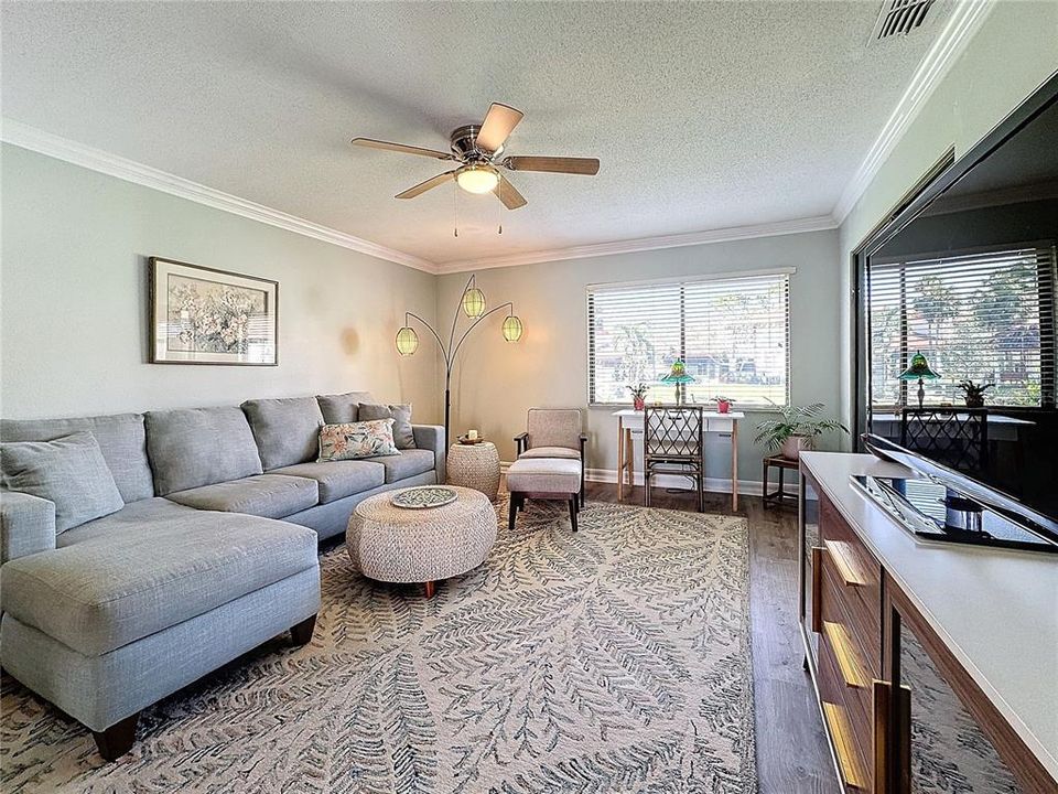 For Sale: $349,000 (2 beds, 2 baths, 1429 Square Feet)