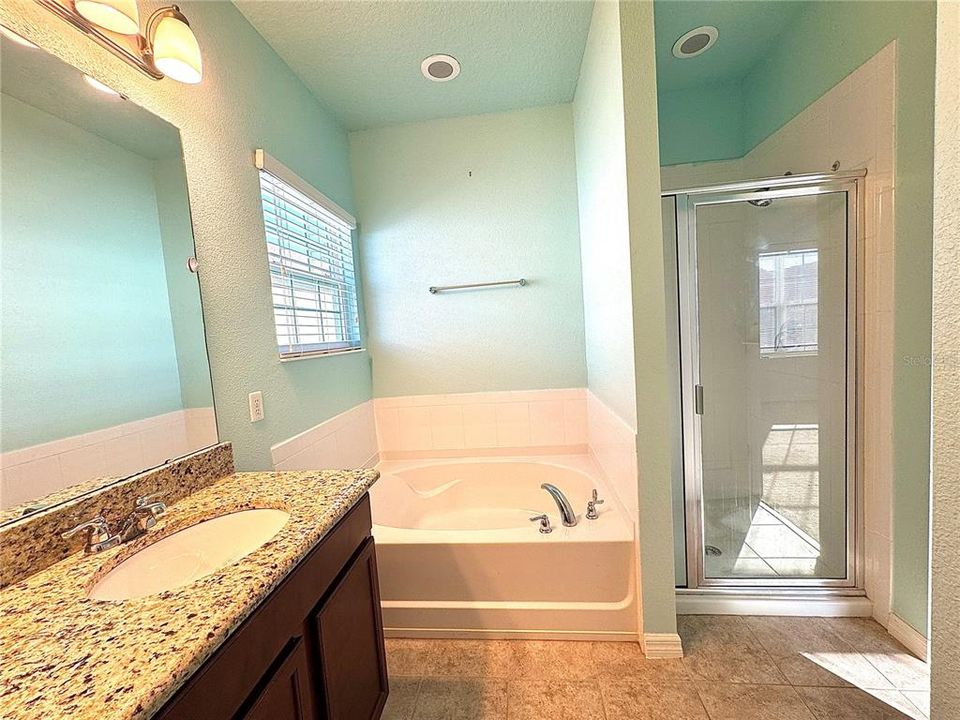 待售: $549,000 (4 贝兹, 2 浴室, 2126 平方英尺)