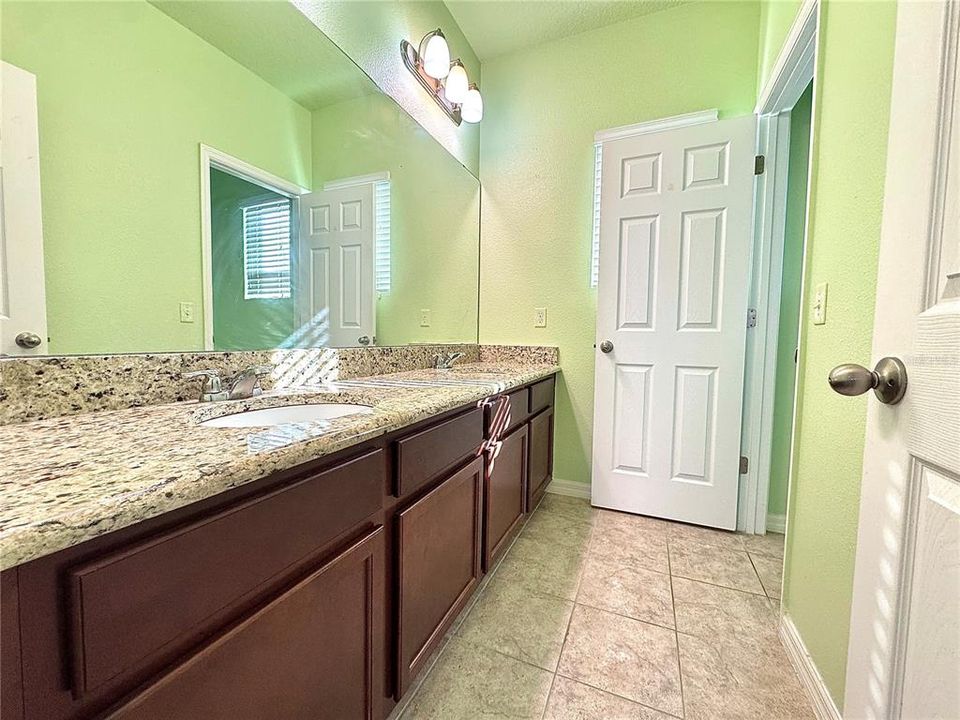 待售: $549,000 (4 贝兹, 2 浴室, 2126 平方英尺)