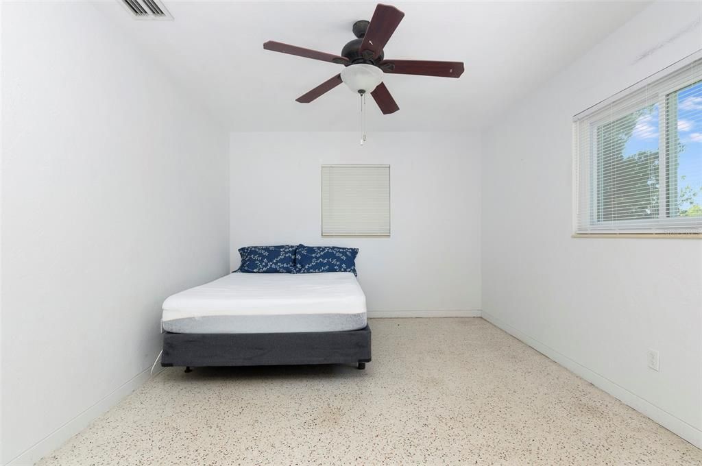 待售: $333,000 (2 贝兹, 2 浴室, 1056 平方英尺)