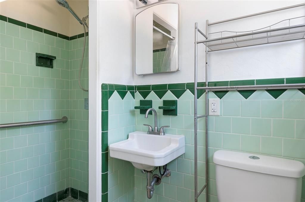 待售: $333,000 (2 贝兹, 2 浴室, 1056 平方英尺)