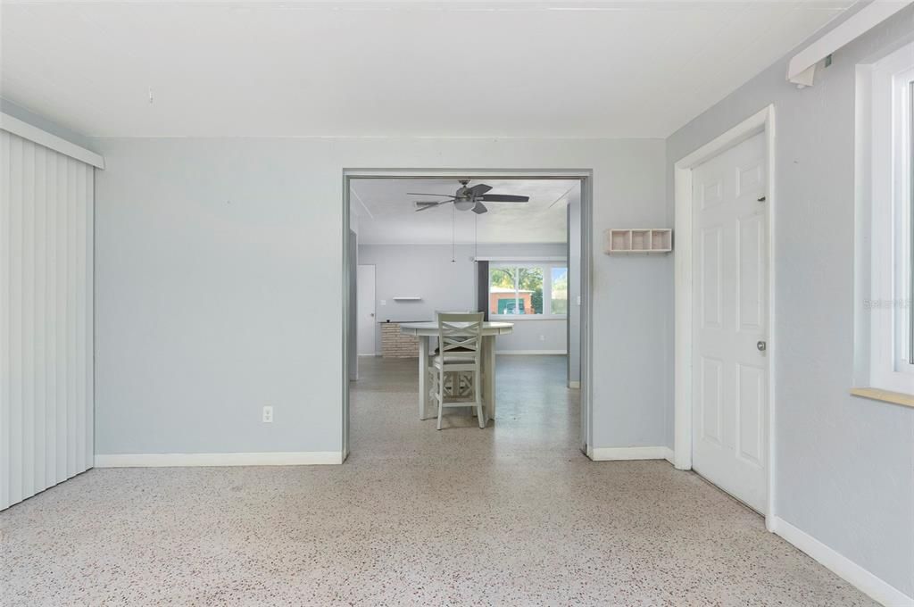 待售: $333,000 (2 贝兹, 2 浴室, 1056 平方英尺)