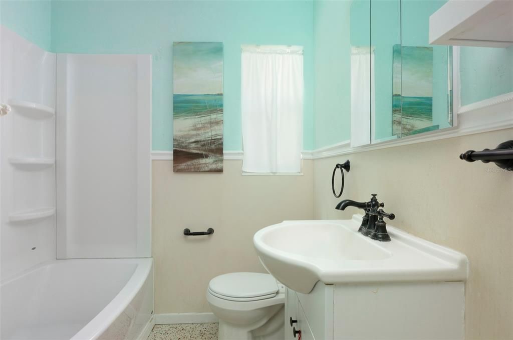 待售: $333,000 (2 贝兹, 2 浴室, 1056 平方英尺)