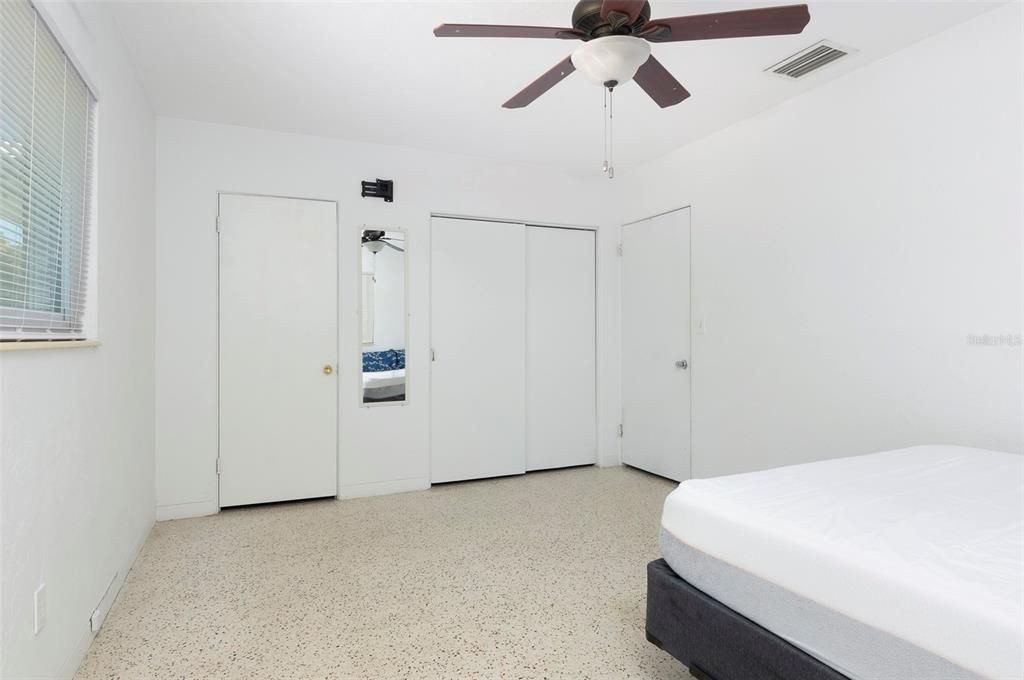 待售: $333,000 (2 贝兹, 2 浴室, 1056 平方英尺)