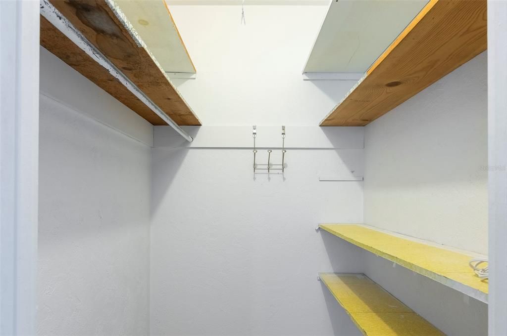 待售: $333,000 (2 贝兹, 2 浴室, 1056 平方英尺)