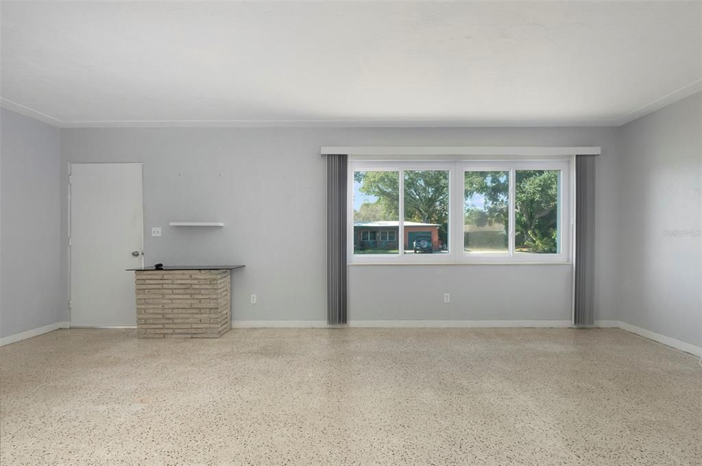 待售: $333,000 (2 贝兹, 2 浴室, 1056 平方英尺)