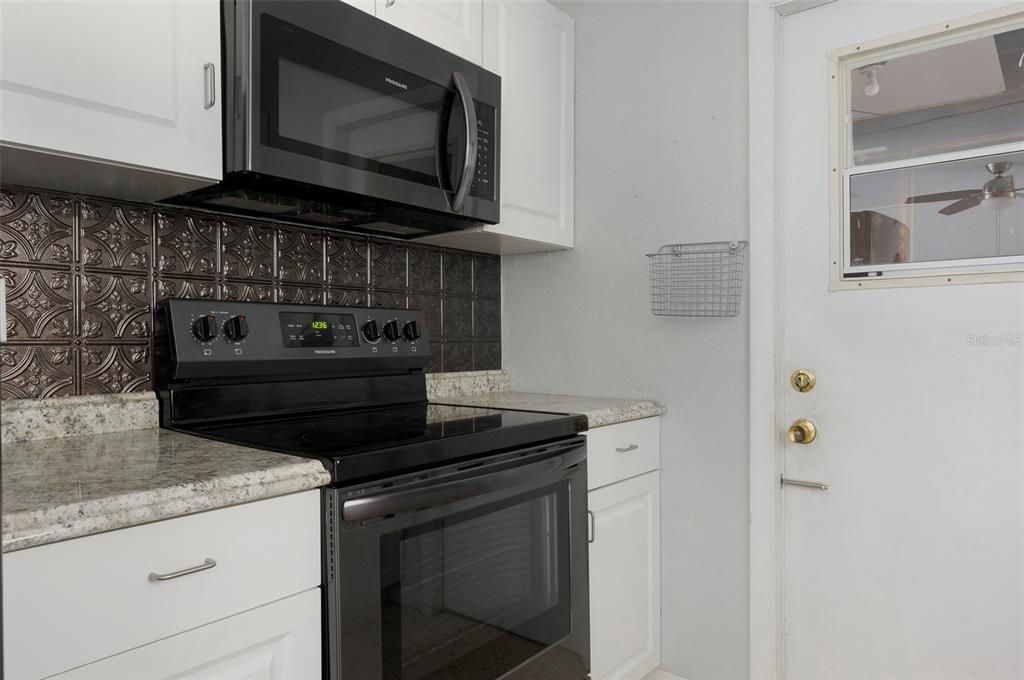 待售: $333,000 (2 贝兹, 2 浴室, 1056 平方英尺)