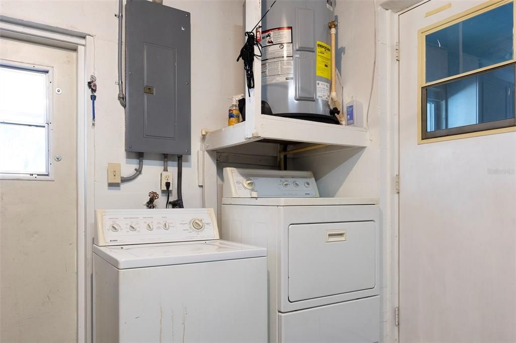 待售: $333,000 (2 贝兹, 2 浴室, 1056 平方英尺)