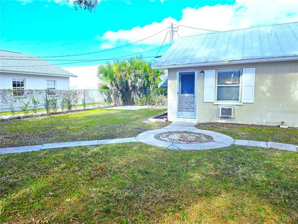 For Rent: $950 (1 beds, 1 baths, 720 Square Feet)