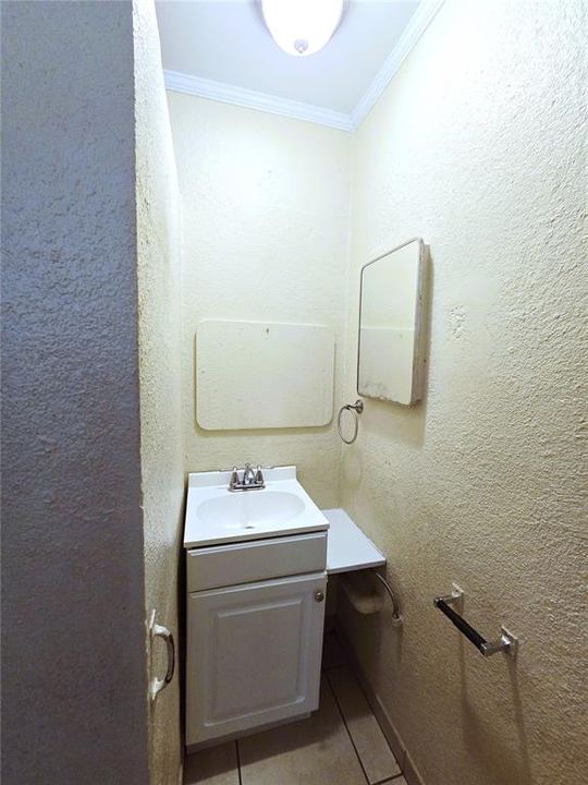 For Rent: $950 (1 beds, 1 baths, 720 Square Feet)