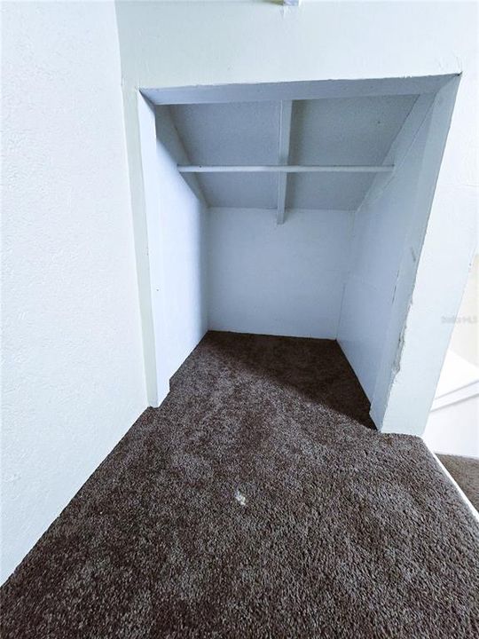 For Rent: $950 (1 beds, 1 baths, 720 Square Feet)