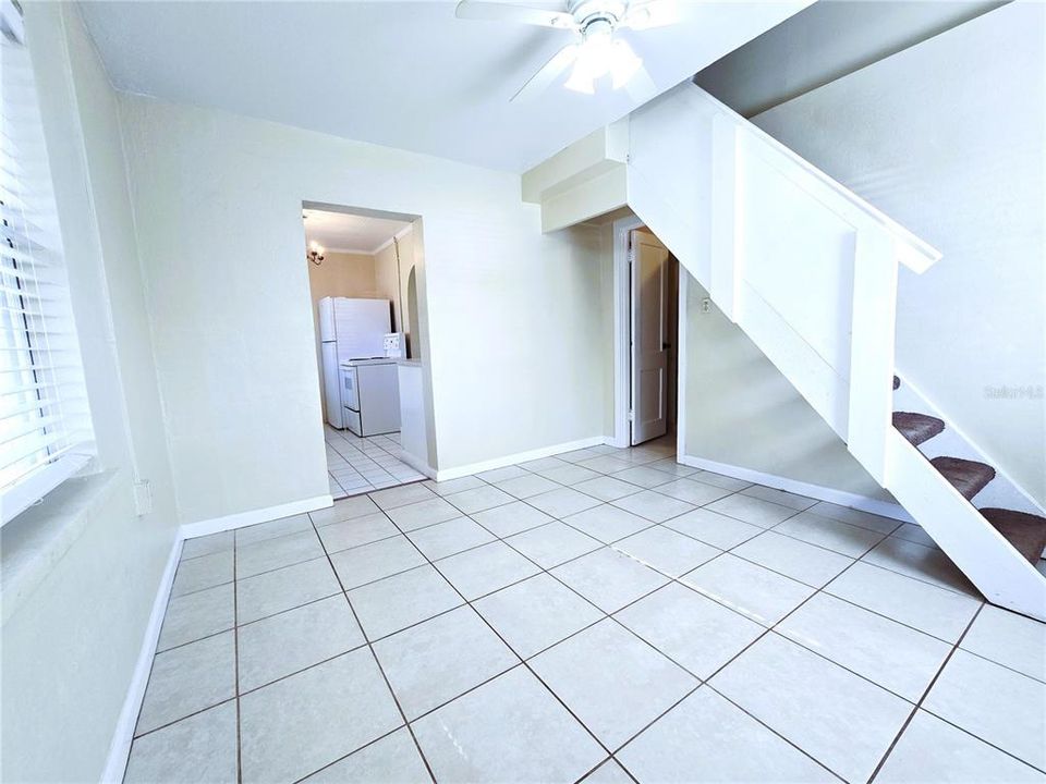 For Rent: $950 (1 beds, 1 baths, 720 Square Feet)