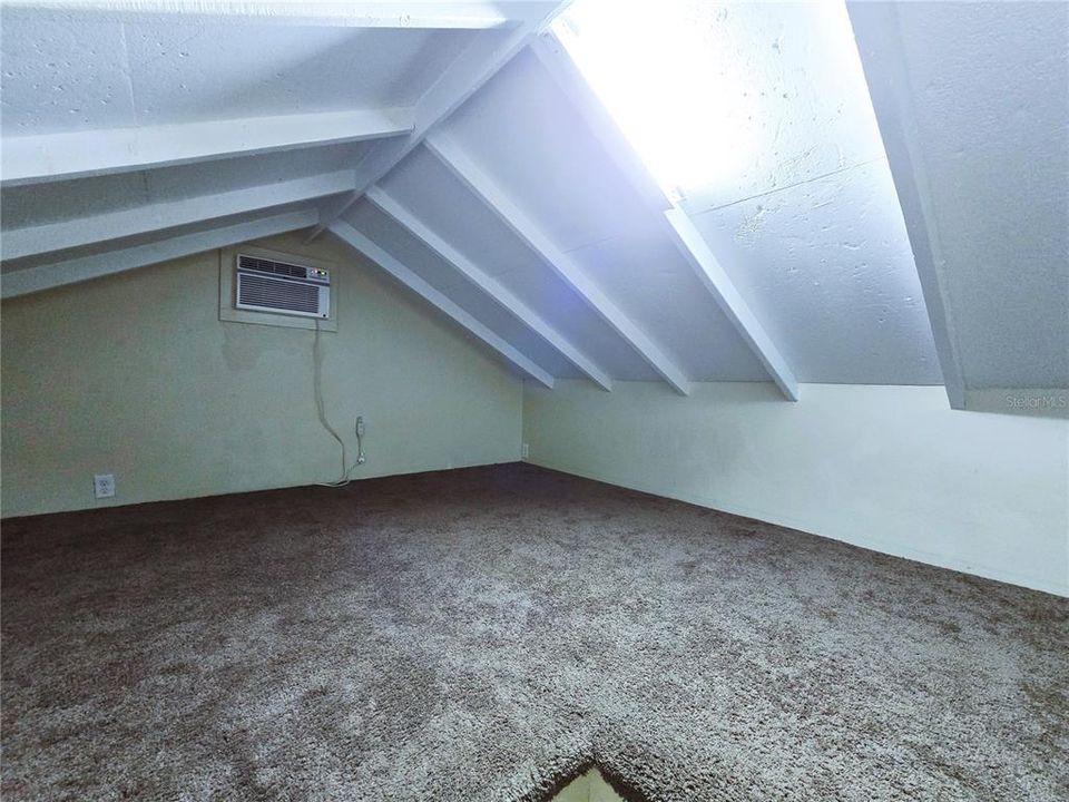 For Rent: $950 (1 beds, 1 baths, 720 Square Feet)