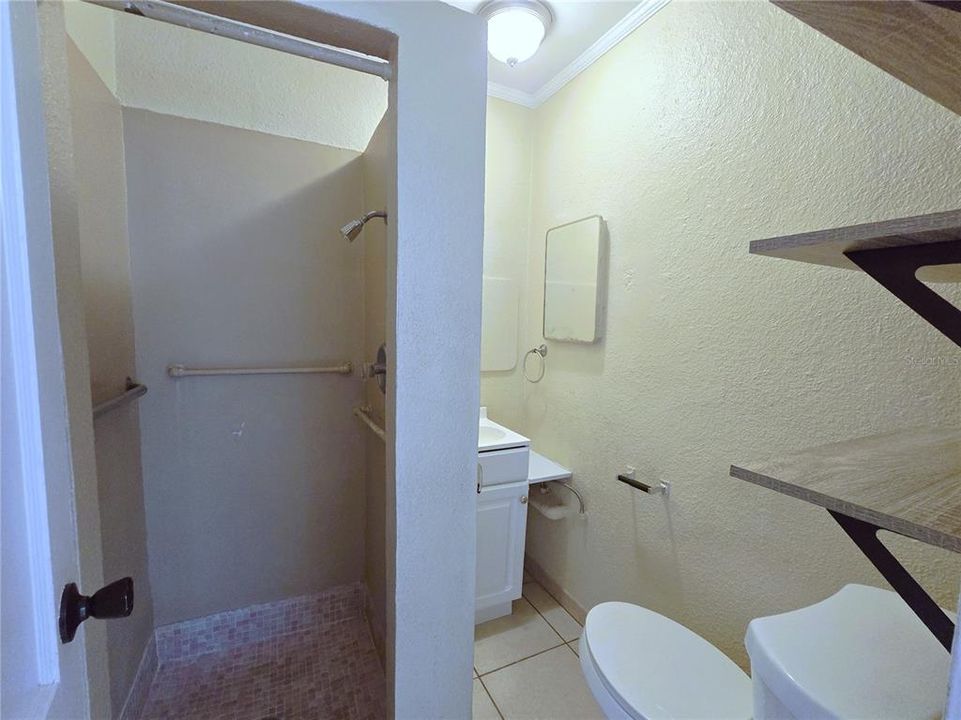 For Rent: $950 (1 beds, 1 baths, 720 Square Feet)