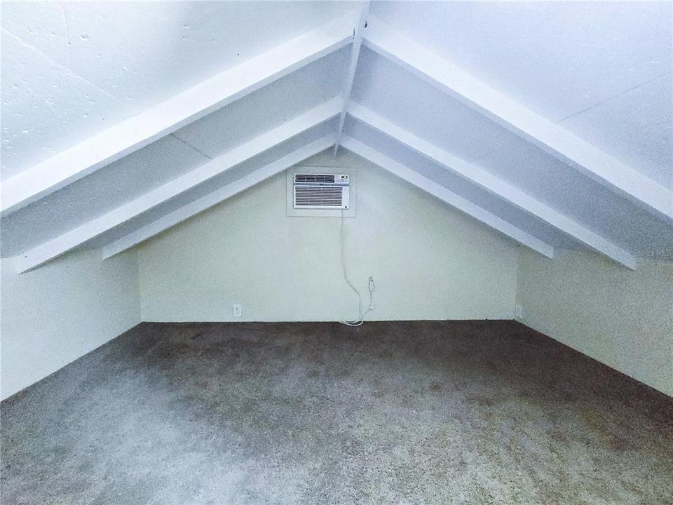 For Rent: $950 (1 beds, 1 baths, 720 Square Feet)