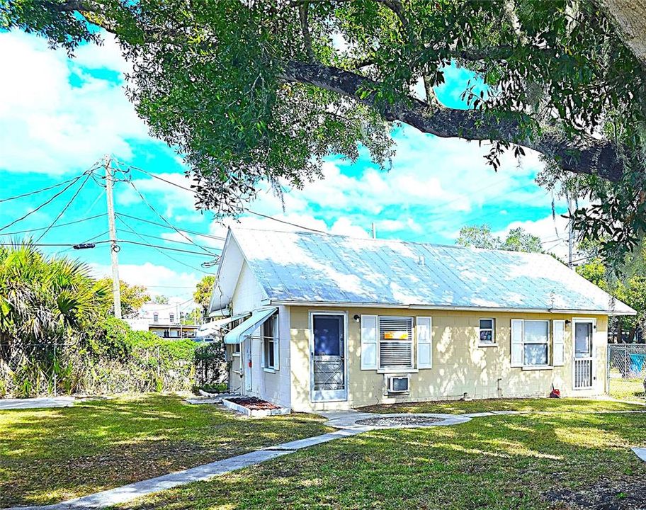 For Rent: $950 (1 beds, 1 baths, 720 Square Feet)