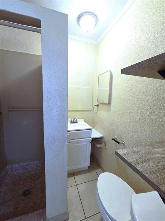 For Rent: $950 (1 beds, 1 baths, 720 Square Feet)