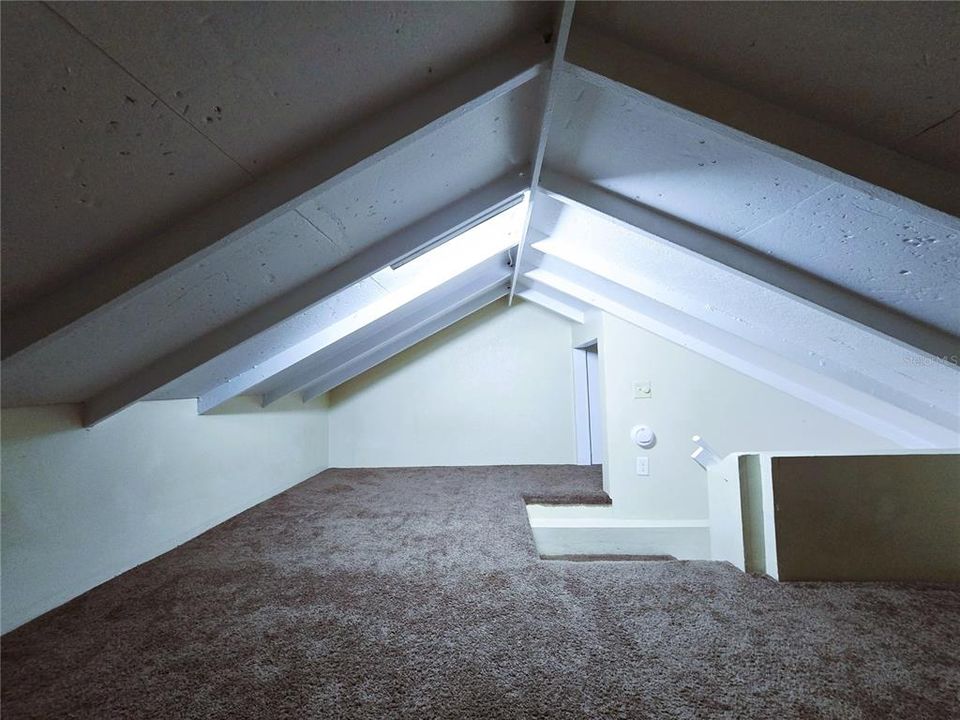 For Rent: $950 (1 beds, 1 baths, 720 Square Feet)