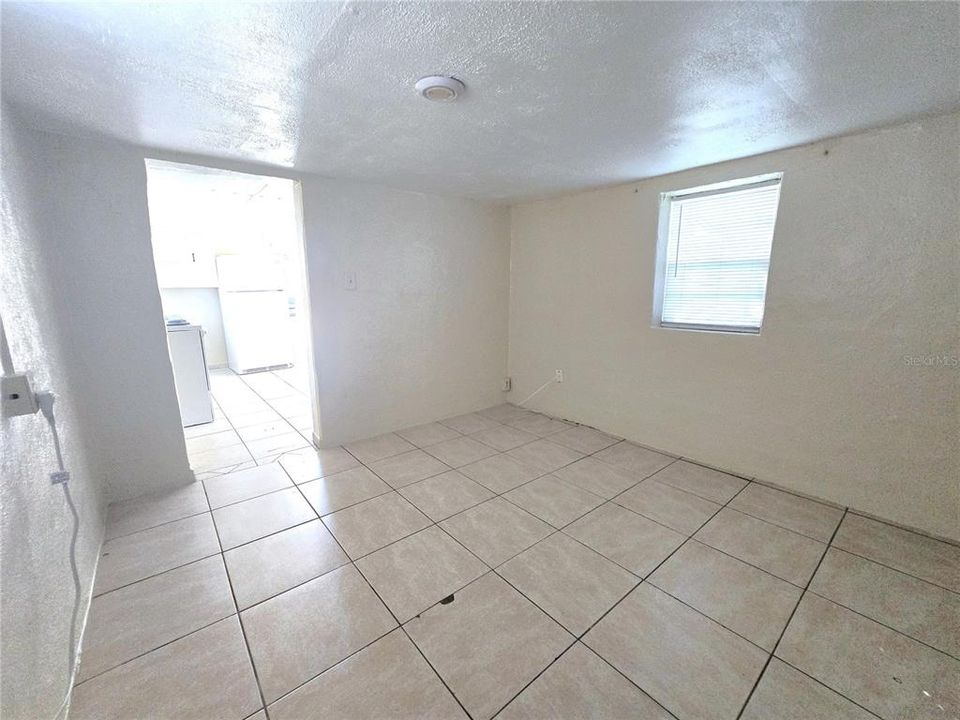 For Rent: $825 (1 beds, 1 baths, 384 Square Feet)