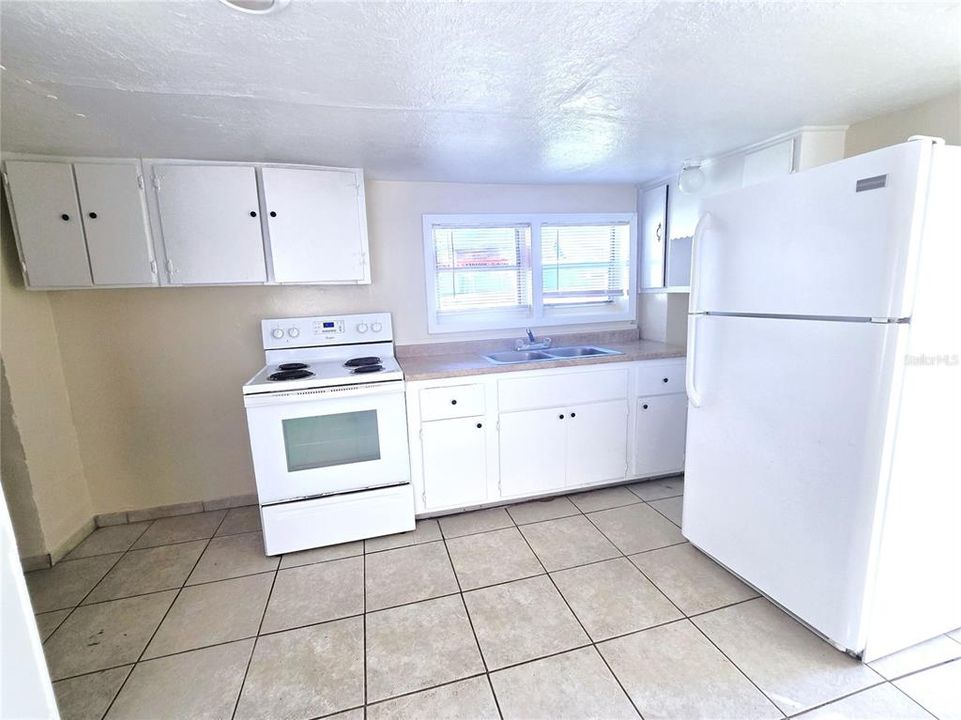 For Rent: $825 (1 beds, 1 baths, 384 Square Feet)