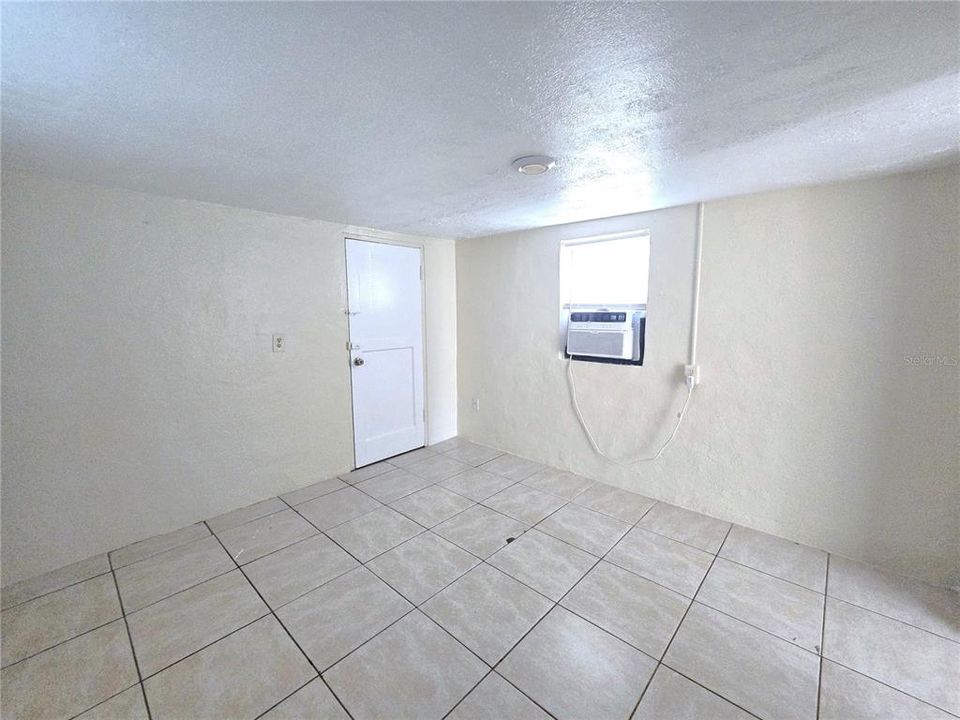 For Rent: $825 (1 beds, 1 baths, 384 Square Feet)