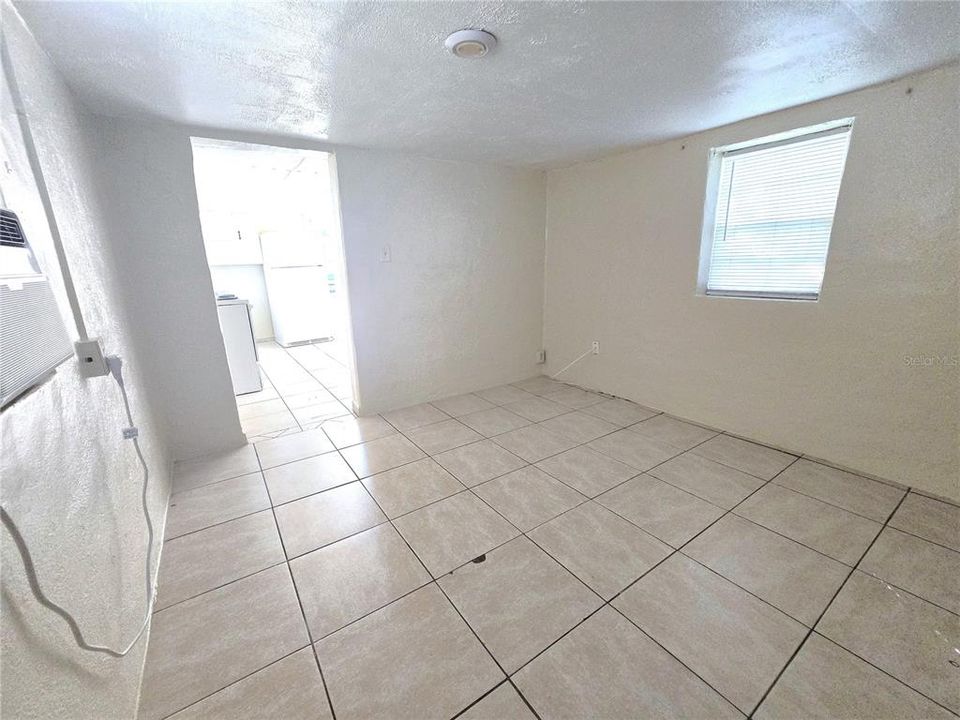 For Rent: $825 (1 beds, 1 baths, 384 Square Feet)