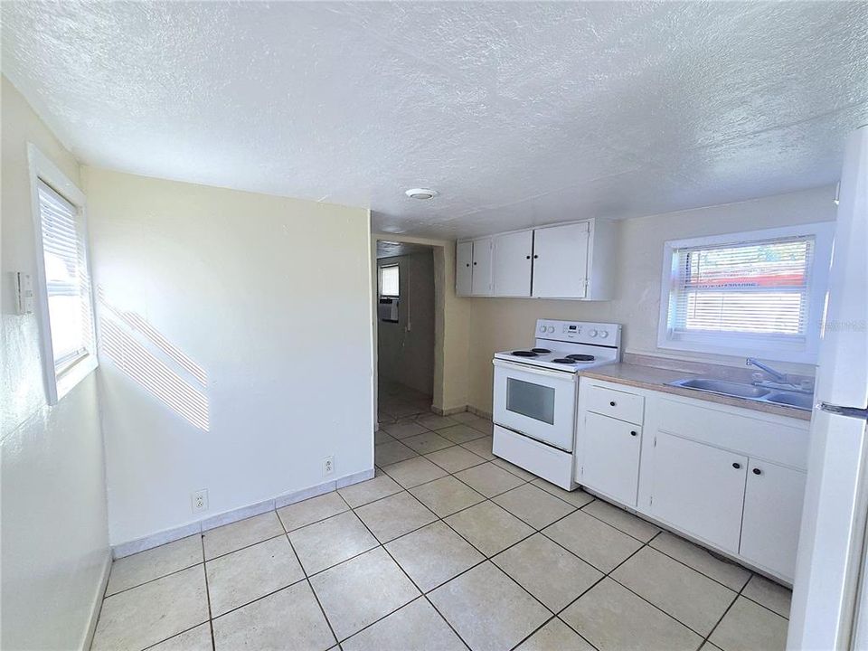 For Rent: $825 (1 beds, 1 baths, 384 Square Feet)