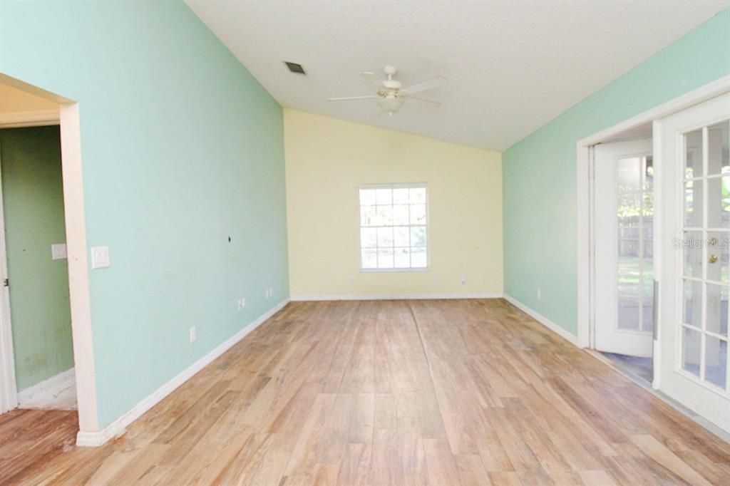 待售: $225,000 (3 贝兹, 2 浴室, 1343 平方英尺)