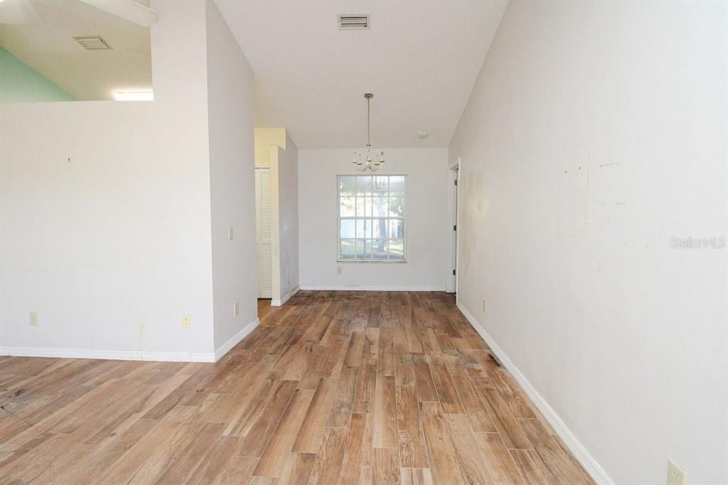 待售: $225,000 (3 贝兹, 2 浴室, 1343 平方英尺)