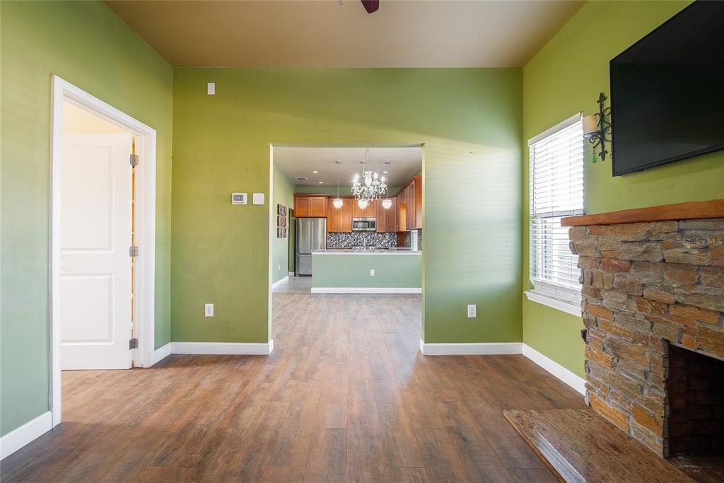 待售: $349,999 (2 贝兹, 2 浴室, 1124 平方英尺)