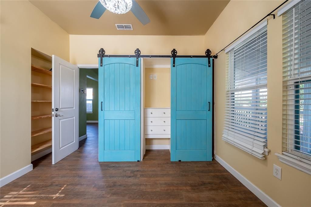 待售: $349,999 (2 贝兹, 2 浴室, 1124 平方英尺)