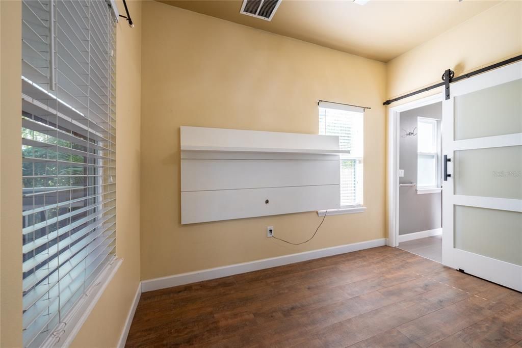 待售: $349,999 (2 贝兹, 2 浴室, 1124 平方英尺)