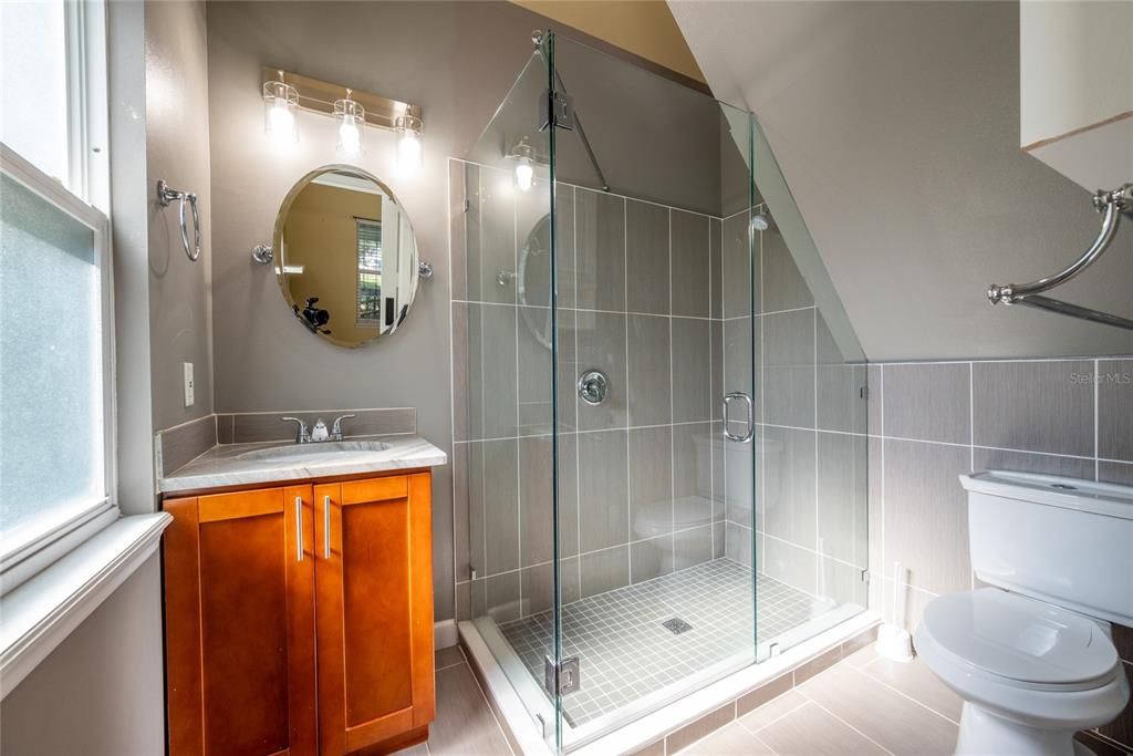 待售: $349,999 (2 贝兹, 2 浴室, 1124 平方英尺)