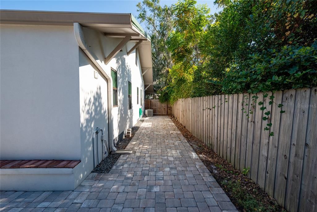 待售: $349,999 (2 贝兹, 2 浴室, 1124 平方英尺)