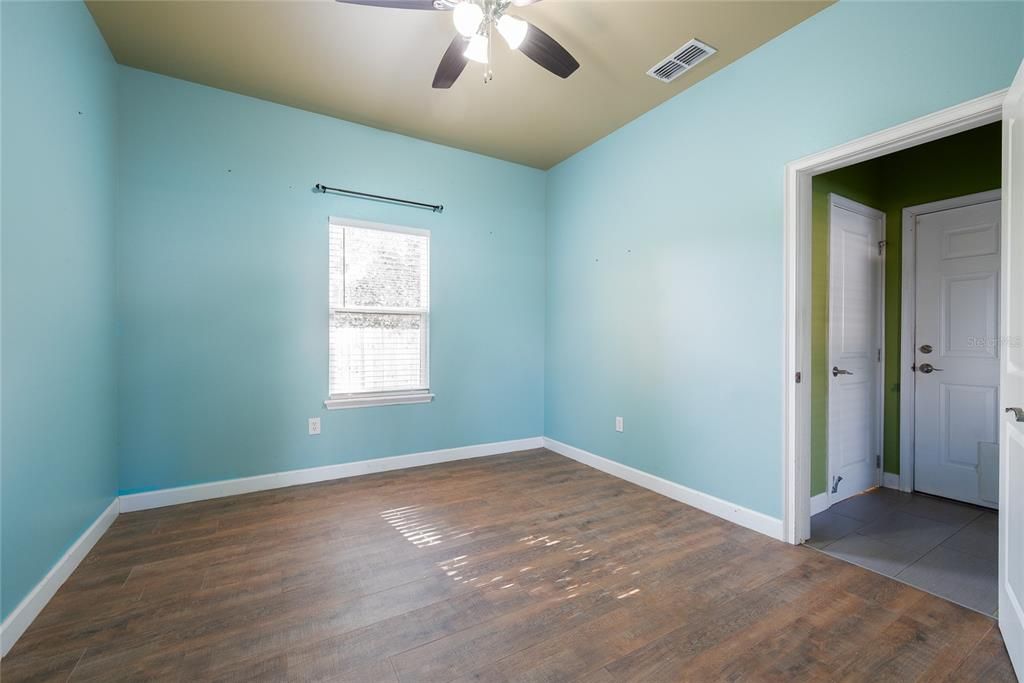 待售: $349,999 (2 贝兹, 2 浴室, 1124 平方英尺)