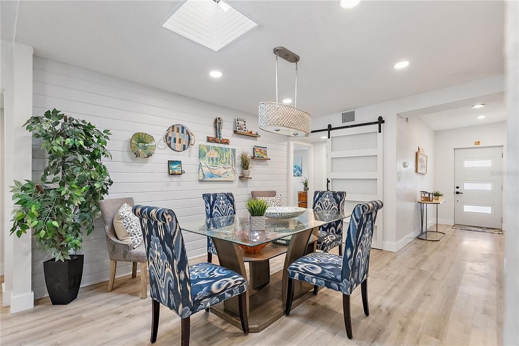 待售: $1,250,000 (4 贝兹, 3 浴室, 2554 平方英尺)