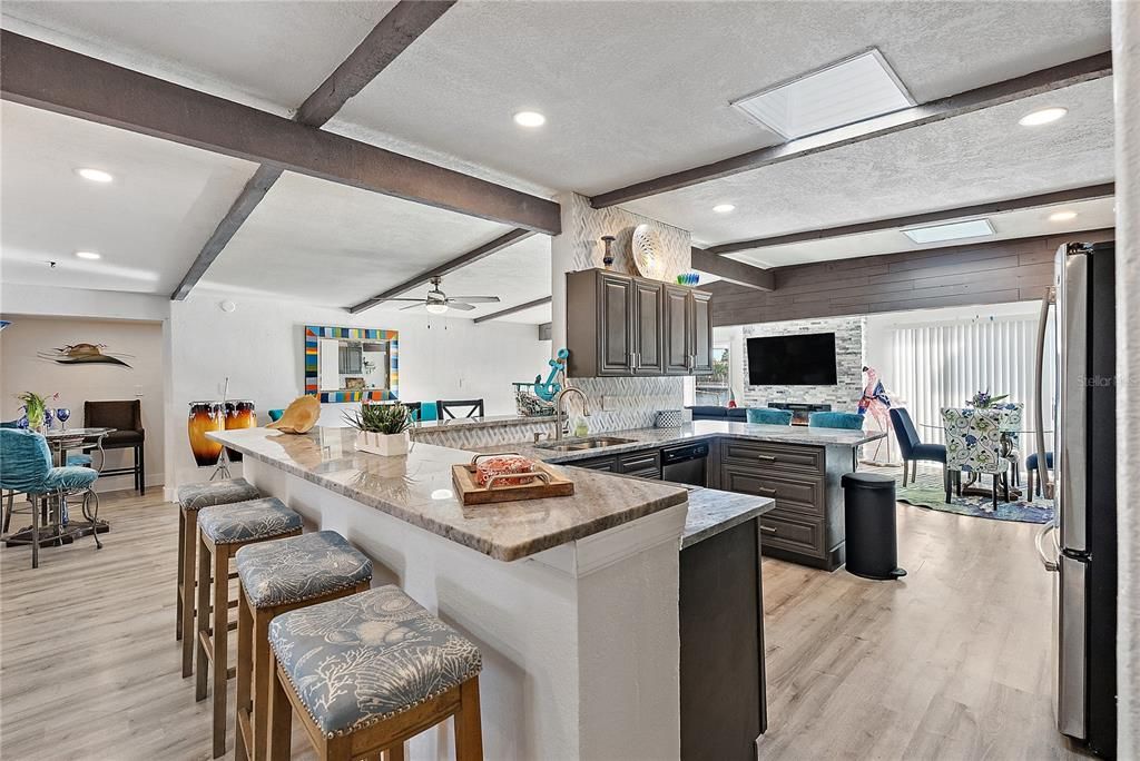 待售: $1,250,000 (4 贝兹, 3 浴室, 2554 平方英尺)