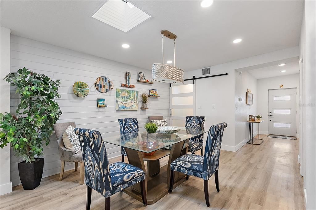 待售: $1,250,000 (4 贝兹, 3 浴室, 2554 平方英尺)