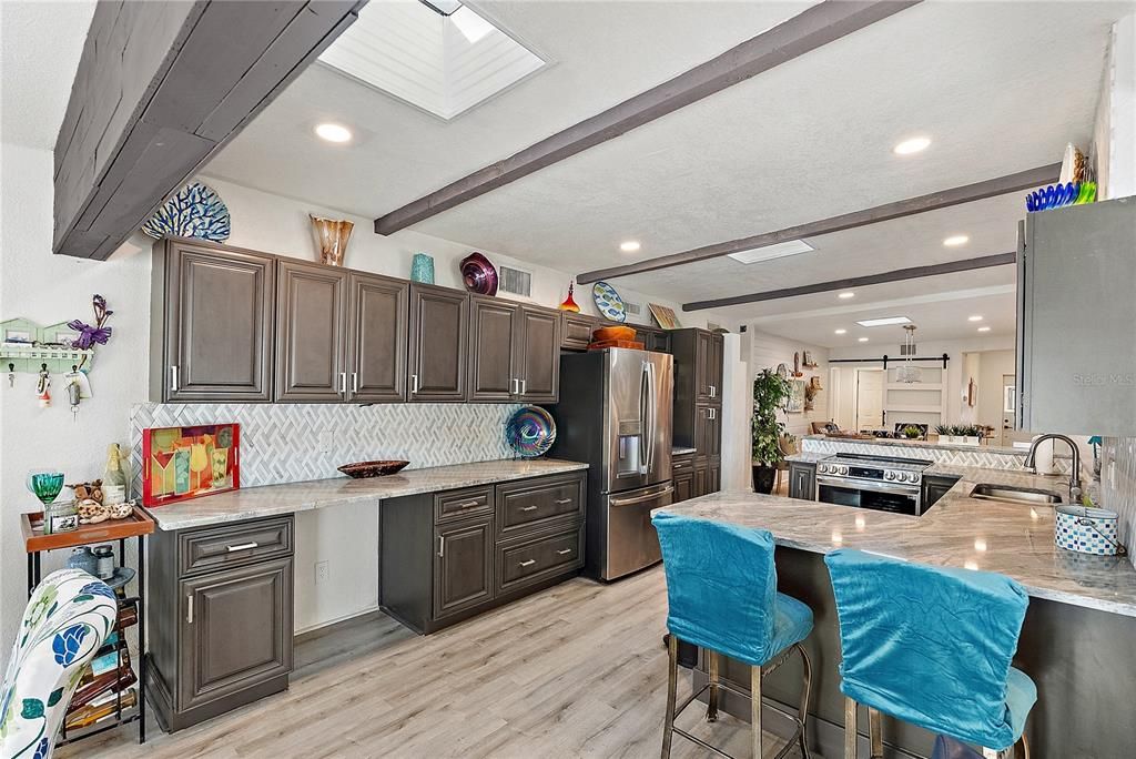 待售: $1,250,000 (4 贝兹, 3 浴室, 2554 平方英尺)