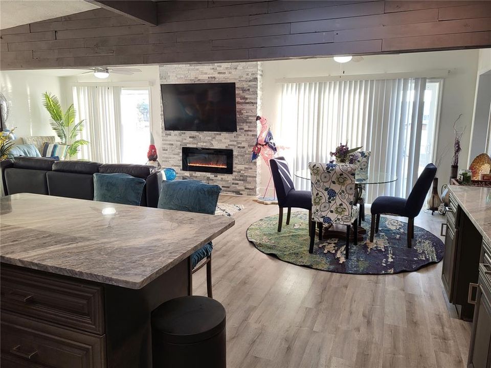 待售: $1,250,000 (4 贝兹, 3 浴室, 2554 平方英尺)