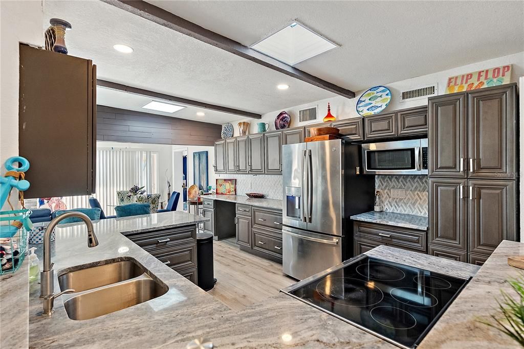 待售: $1,250,000 (4 贝兹, 3 浴室, 2554 平方英尺)