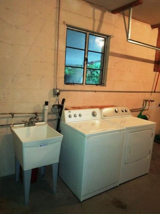 For Rent: $2,550 (2 beds, 2 baths, 1096 Square Feet)